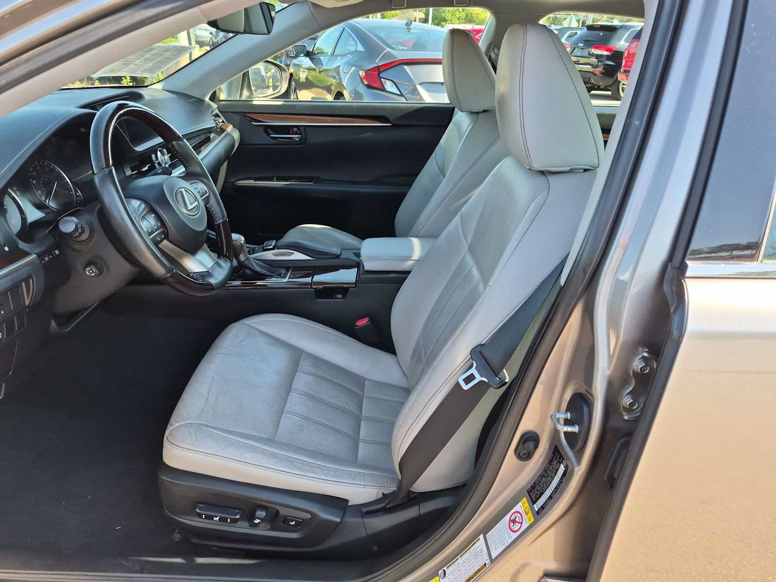 Used 2017 Lexus ES 350 w/ Luxury Package FWD image 15
