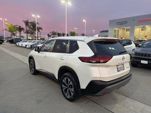Used 2023 Nissan Rogue SV image 6