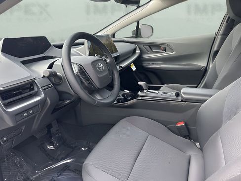 Used 2025 Toyota Prius LE image 9
