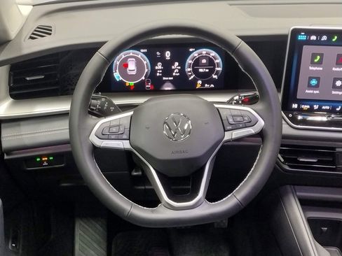 New 2026 Volkswagen Tiguan SE AWD/4WD image 35