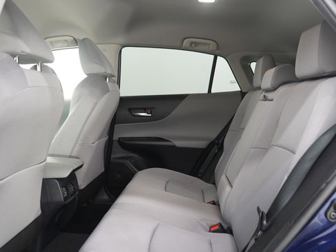 Used 2021 Toyota Venza LE image 18