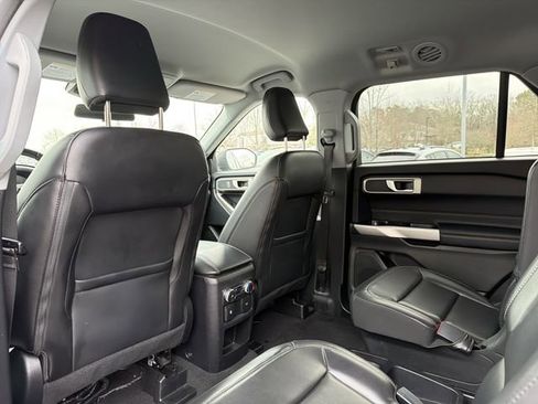 Used 2021 Ford Explorer XLT w/ Equipment Group 202A image 13