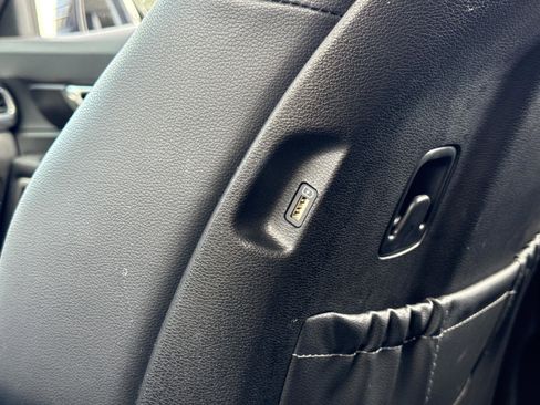 Used 2022 Kia Telluride EX w/ EX Premium Package image 23