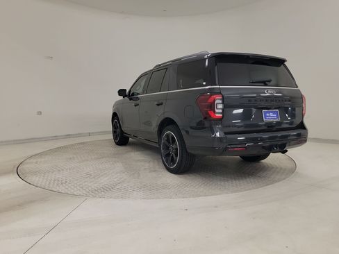 Used 2023 Ford Expedition Limited RWD image 3