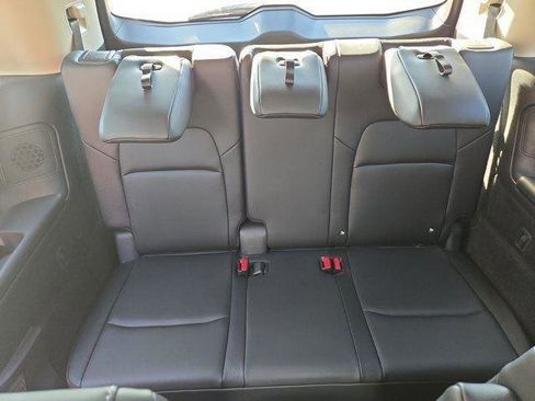 Certified 2025 Nissan Pathfinder SL w/ SL Premium Package image 32