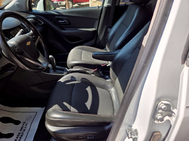 Used 2019 Chevrolet Trax LT w/ LT Convenience Package AWD/4WD image 18