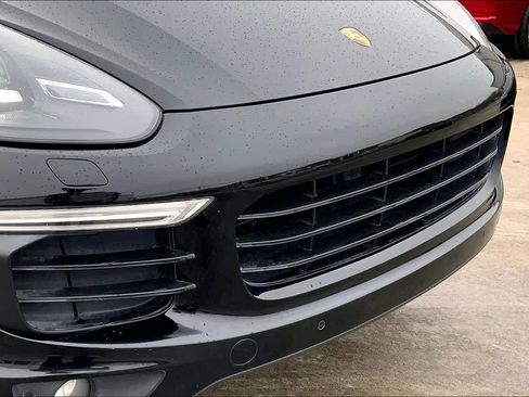 Used 2018 Porsche Cayenne Platinum Edition image 28