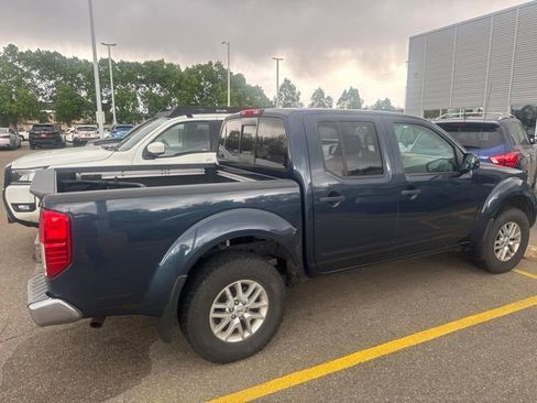 Used 2015 Nissan Frontier SV w/ SV Value Truck Package AWD/4WD image 5