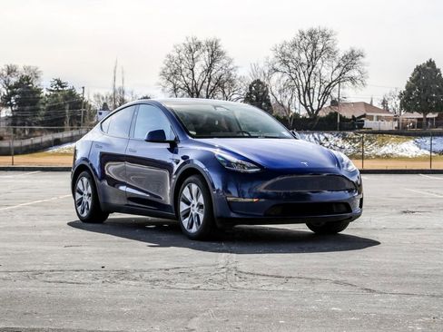 Used 2024 Tesla Model Y Long Range image 7