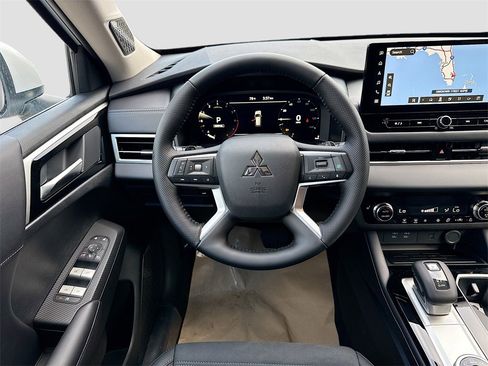 New 2026 Mitsubishi Outlander SE image 24