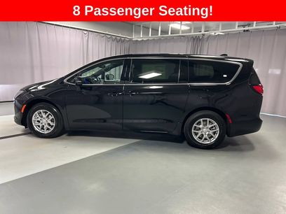 New 2027 Chrysler Pacifica Select w/ Family Tech Group