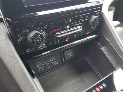 Certified 2024 Jeep Grand Cherokee L Laredo image 16