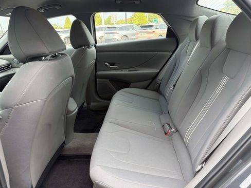 Used 2023 Hyundai Elantra SEL w/ Convenience Package FWD image 15