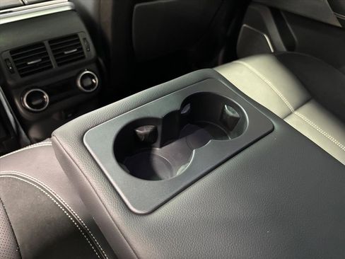 Used 2019 Land Rover Range Rover Velar R-Dynamic SE image 25