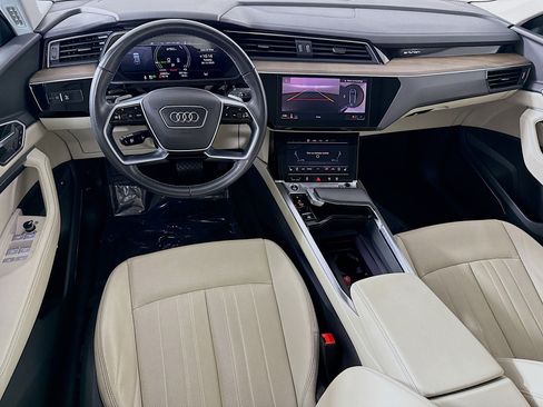 Used 2024 Audi Q8 e-tron Premium Plus w/ Premium Plus Package image 17