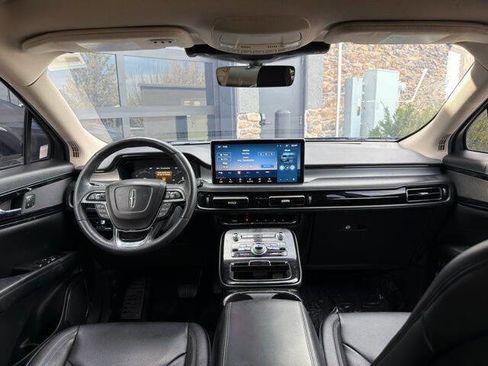 Used 2023 Lincoln Nautilus AWD w/ Premium Package image 11