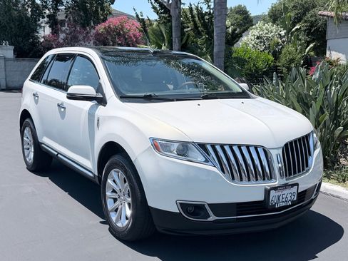Used 2013 Lincoln MKX FWD image 4