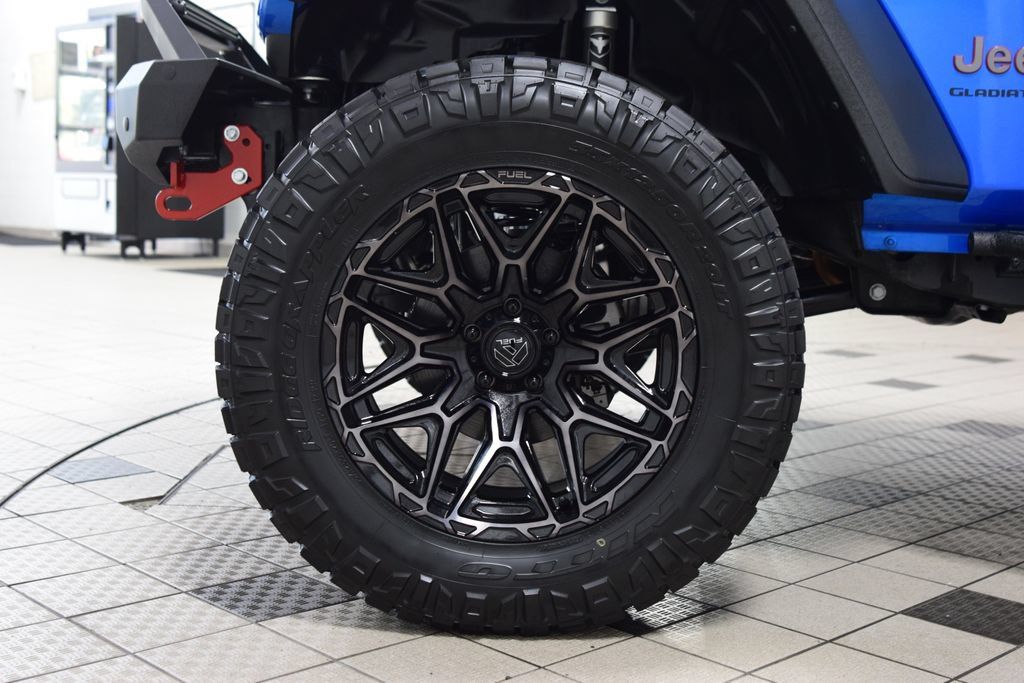 Used 2025 Jeep Gladiator Rubicon w/ Safety Group AWD/4WD image 30