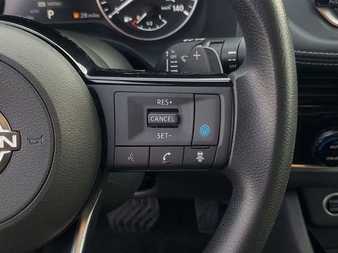 Used 2022 Nissan Rogue SV image 16