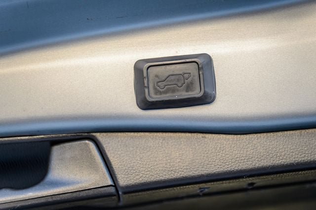 Used 2021 Toyota RAV4 XLE Premium FWD image 12