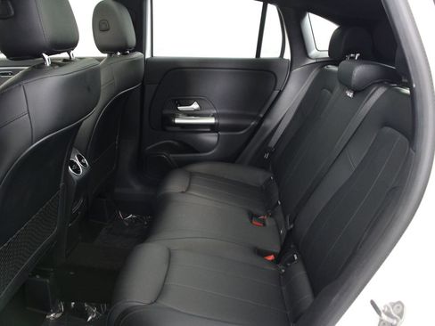 Used 2022 Mercedes-Benz GLA 250 4MATIC image 32