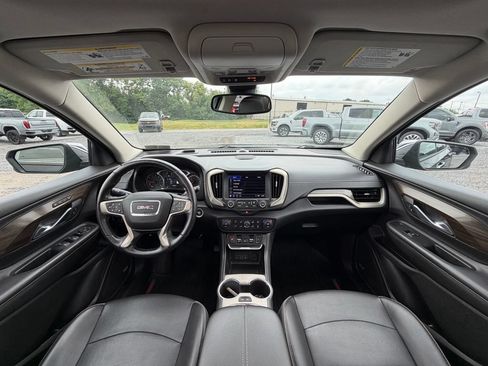 Used 2018 GMC Terrain Denali w/ GMC Pro Grade Package AWD/4WD image 9