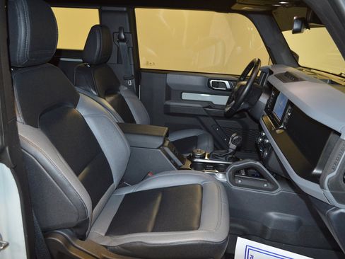 Used 2023 Ford Bronco Big Bend w/ Sasquatch Package AWD/4WD image 11