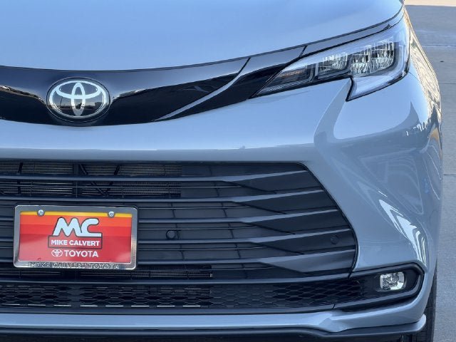 New 2026 Toyota Sienna XLE Woodland Edition AWD/4WD image 4