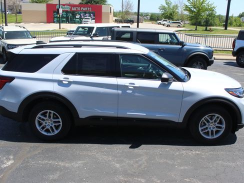 New 2026 Ford Explorer Active AWD/4WD image 7