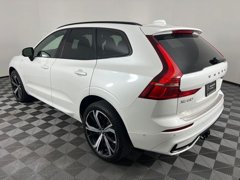 Used 2022 Volvo XC60 T8 R-Design w/ Advanced Package AWD/4WD image 10