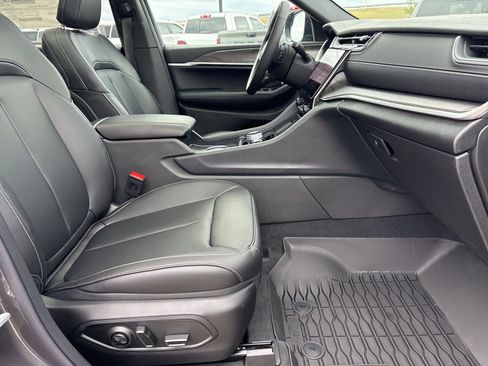 New 2025 Jeep Grand Cherokee L Limited image 18