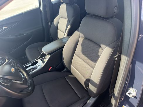 Used 2025 Chevrolet Malibu RS FWD image 9