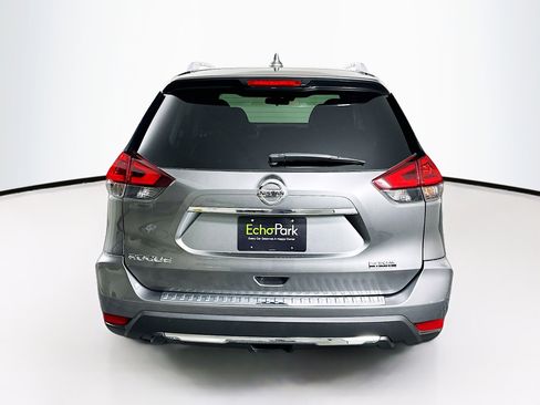 Used 2019 Nissan Rogue S w/ Special Edition Package FWD image 7