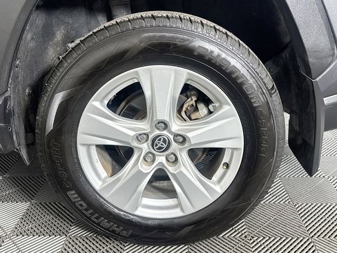 Used 2021 Toyota RAV4 XLE image 36