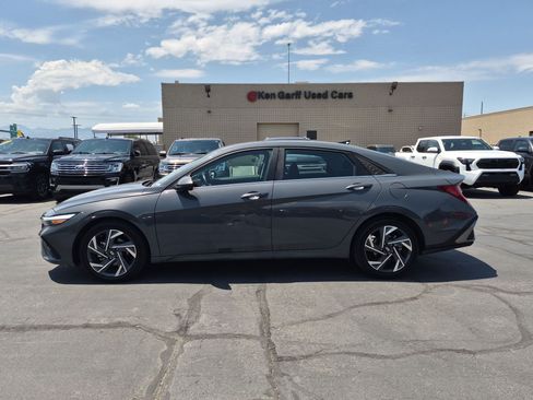 Certified 2025 Hyundai Elantra SEL FWD image 9
