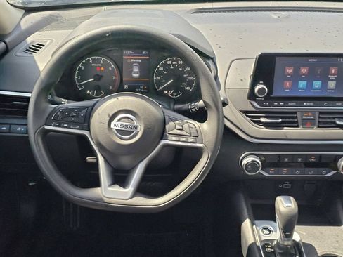Used 2022 Nissan Altima 2.5 S FWD image 15