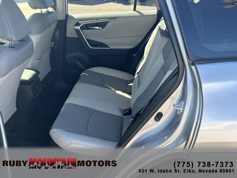 Used 2021 Toyota RAV4 XLE Premium image 20