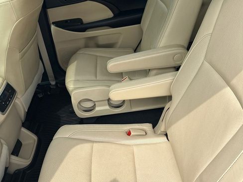 Used 2019 Toyota Highlander Limited image 30