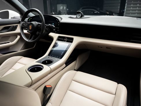 Used 2023 Porsche Taycan 4S image 58