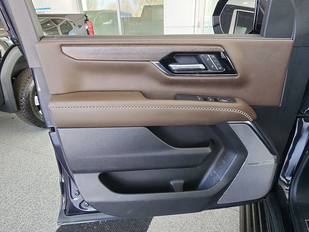 Certified 2025 GMC Yukon Denali Ultimate AWD/4WD image 22