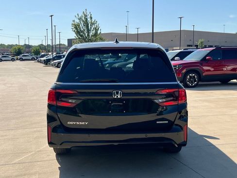 Used 2025 Honda Odyssey Touring image 11