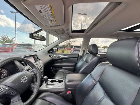 Used 2018 Nissan Pathfinder SL w/ SL Premium Package FWD image 18