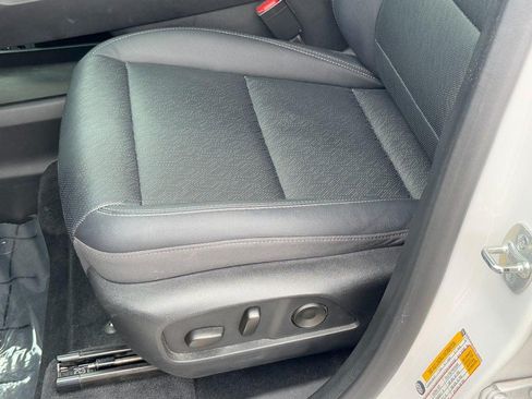 Used 2025 Chevrolet Equinox LT w/ Convenience Package II FWD image 23