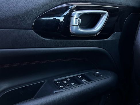 Used 2025 Jeep Compass Trailhawk image 20