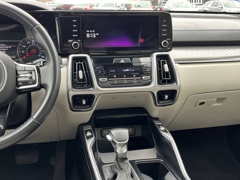 Used 2022 Kia Sorento S w/ Panoramic Sunroof Package FWD image 23