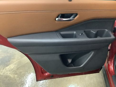 Used 2023 Nissan Pathfinder Platinum AWD/4WD image 23