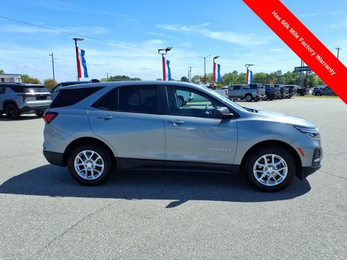 Used 2024 Chevrolet Equinox LS w/ LS Convenience Package image 6