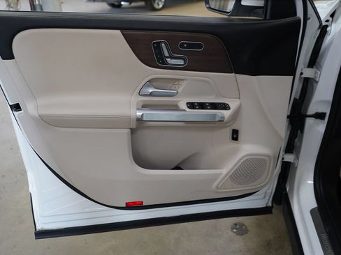 Used 2023 Mercedes-Benz GLB 250 4MATIC image 16
