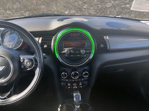 Used 2016 MINI Cooper 4-Door Hardtop image 6