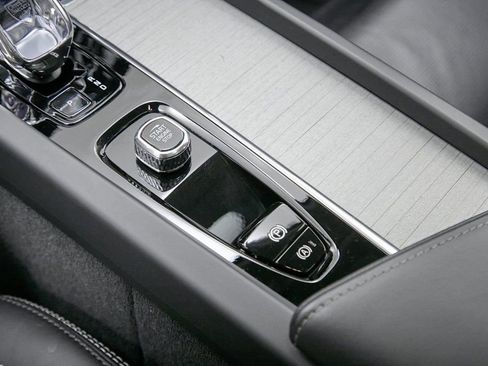 Certified 2024 Volvo V60 B5 Cross Country Ultimate image 19